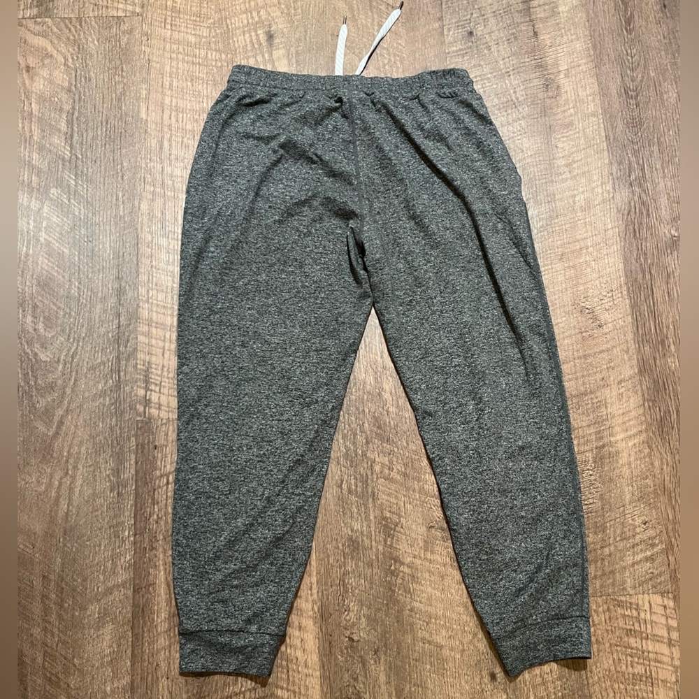 Vuori Charcoal Heathered Joggers - The Rise The Shine - Picture 4 of 4